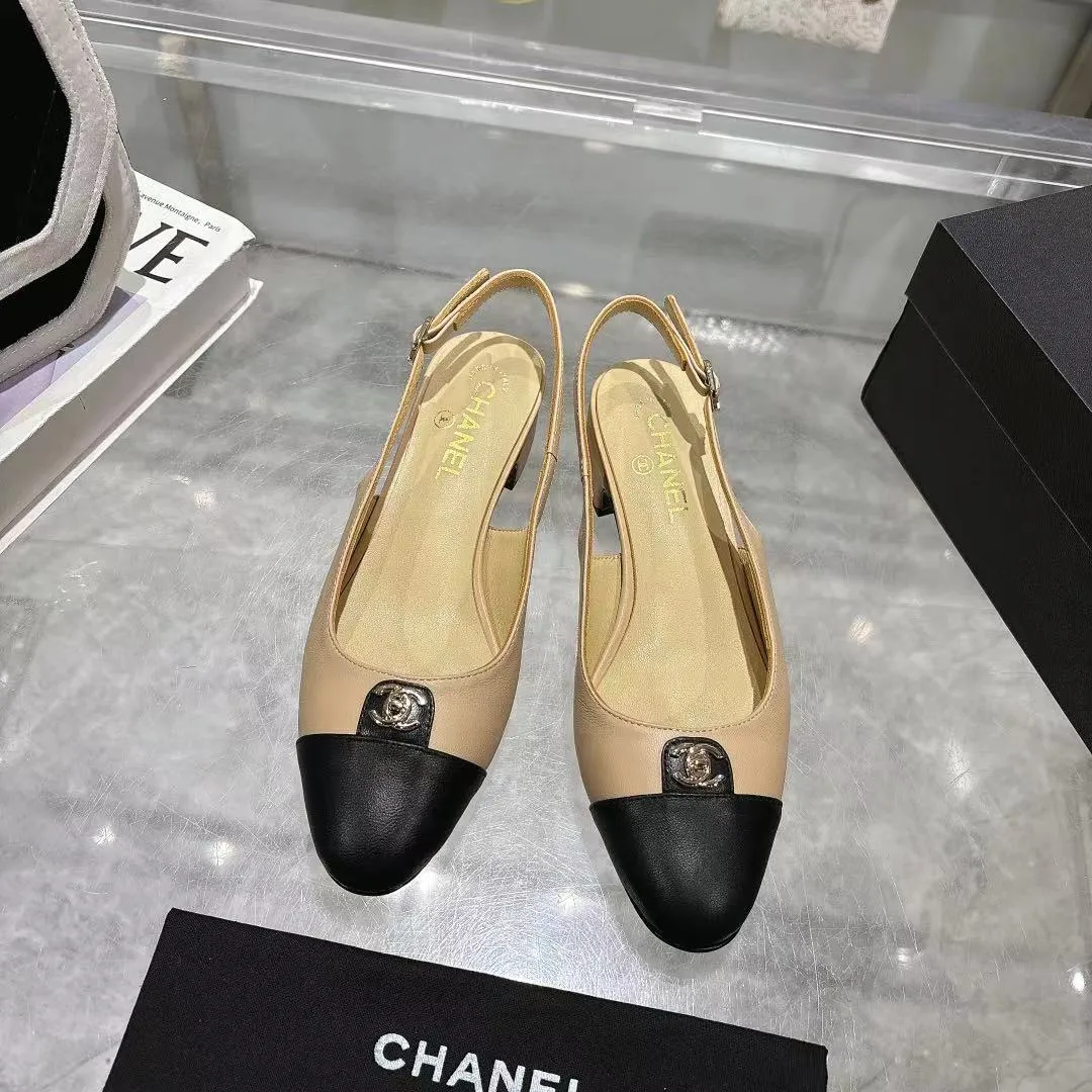 👟👟Ex-factory price 540👟👟 𝐂𝐇𝐀𝐍𝐄𝐋★Xiaoxiang New spring and summer counter new sandals, comfortable and low-heeled, a must-have for work and shopping💋 Show unique dressing style, too beautiful to say, a must-have in summer... Upper: imported sheepskin/Lining: mixed sheepskin Heel height: 3.5cm Outsole: Italian genuine leather outsole Shoe size: 35-39 (40, 41 and 42 are customized and cannot be returned or exchanged)